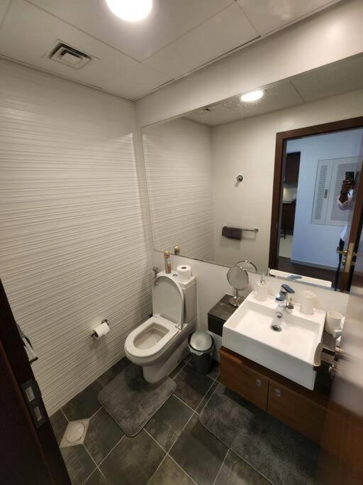 Cozy 1Br In Iconic Tower Leilighet Abu Dhabi Eksteriør bilde